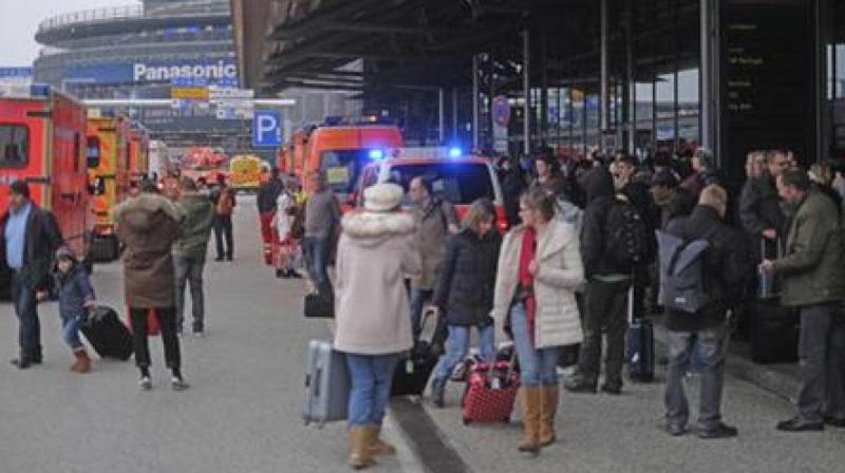 Germany: Hamburg airport halts flights, evacuates in bad air scare